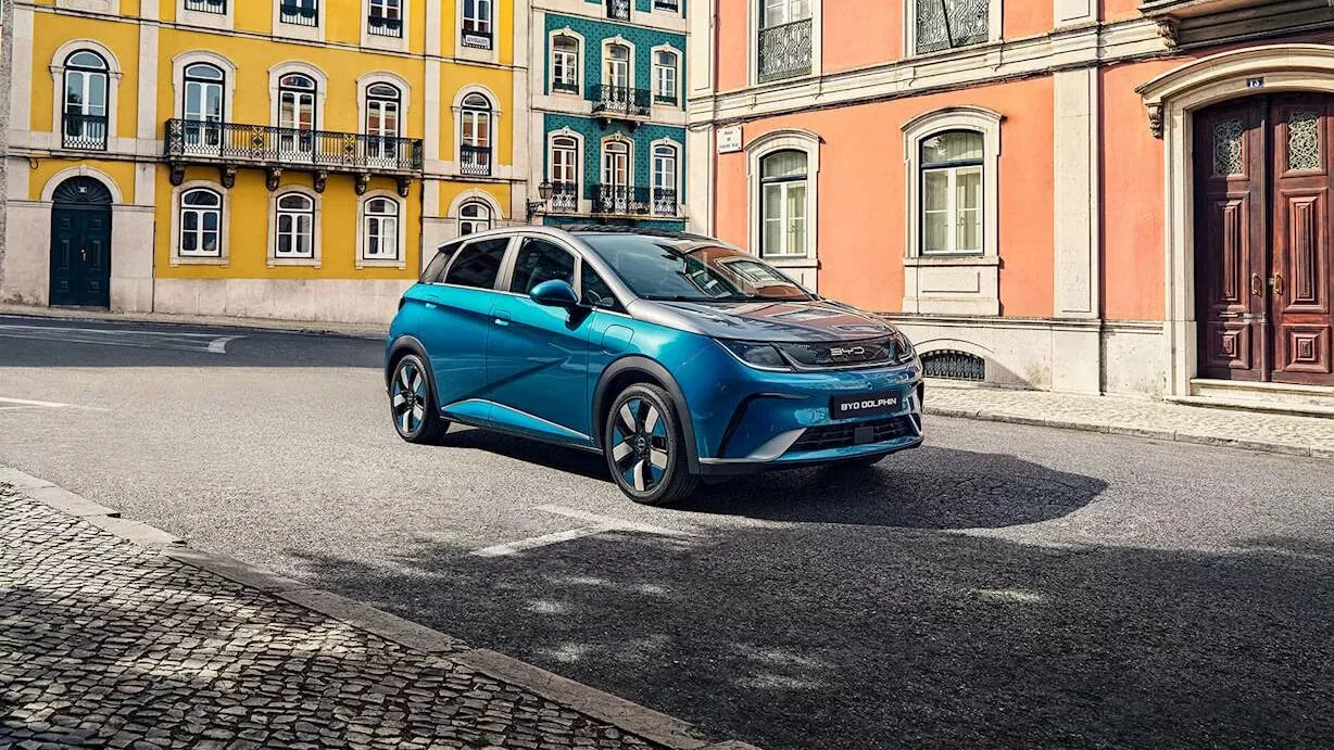 RAC compares Kia Picanto and Volkswagen Golf for Motability drivers