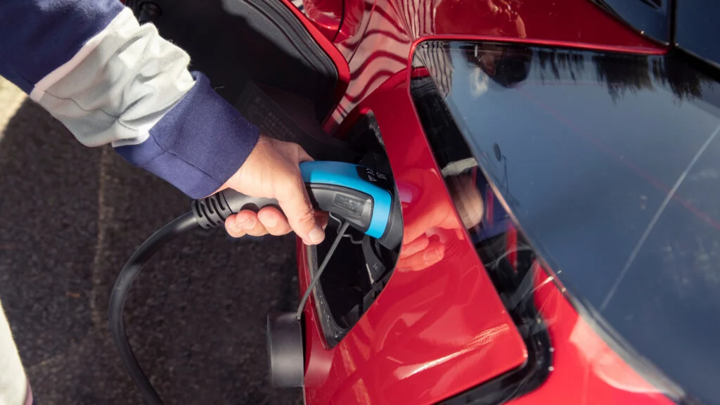 Tethered or untethered EV charger: which suits your routine?